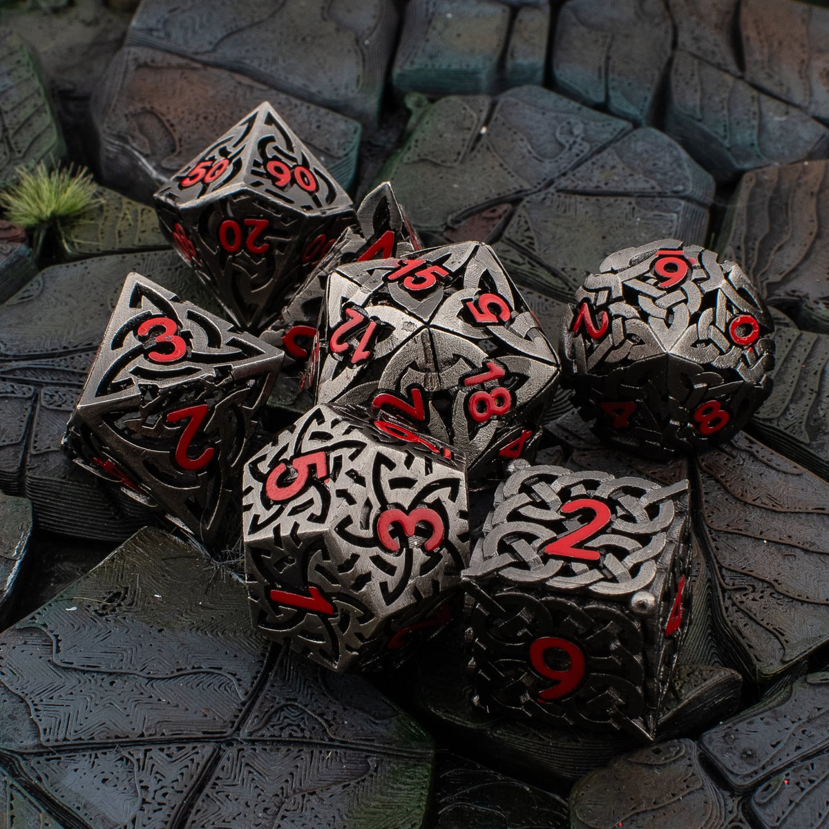 Knotwork Labyrinth | Hollow Metal D&D Dice Set | 7 Piece